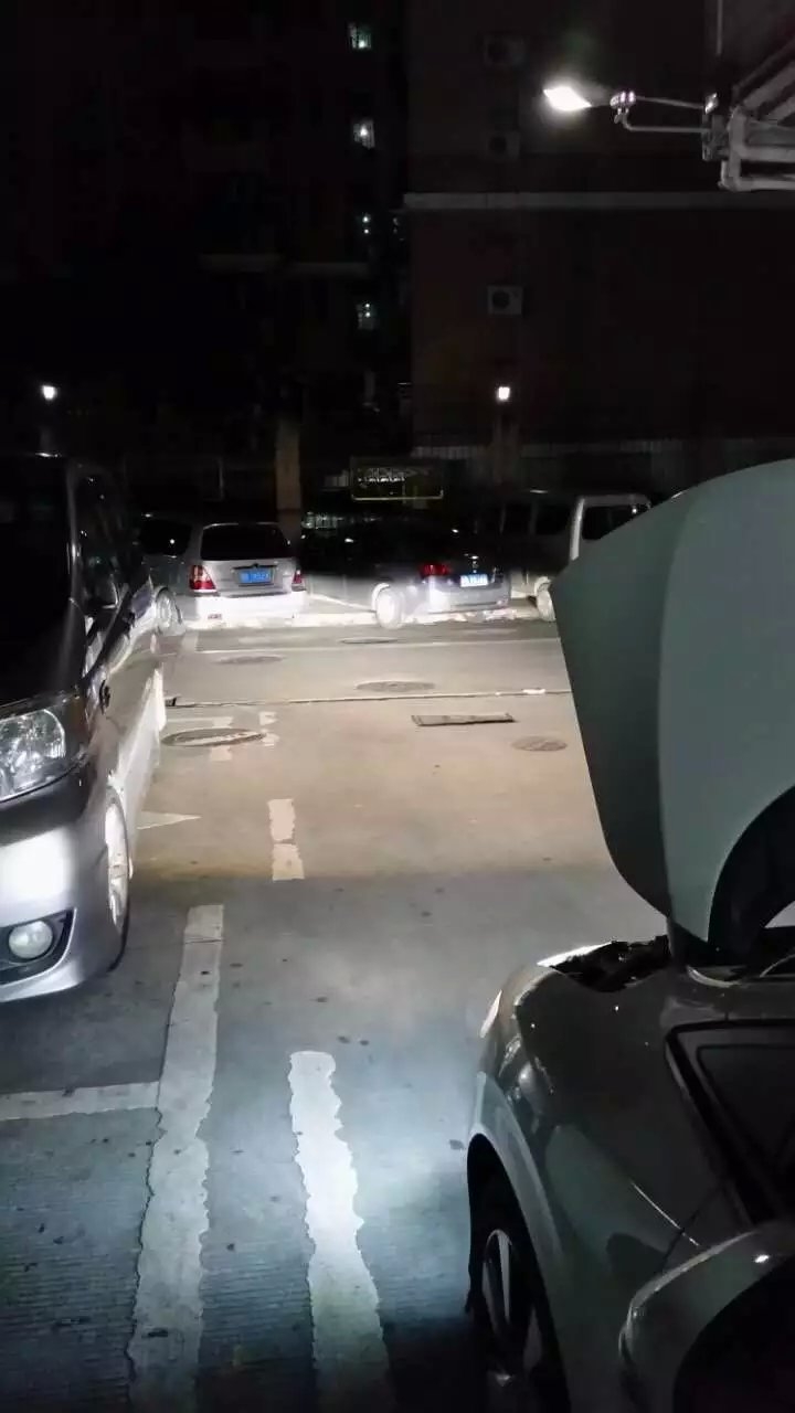 本田杰德燈光升級(jí)德國(guó)海拉5透鏡    深圳光速車改改燈