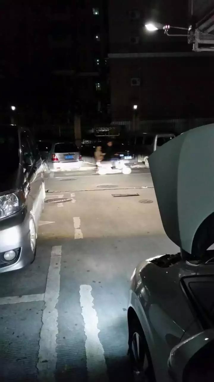 本田杰德燈光升級(jí)德國(guó)海拉5透鏡    深圳光速車改改燈