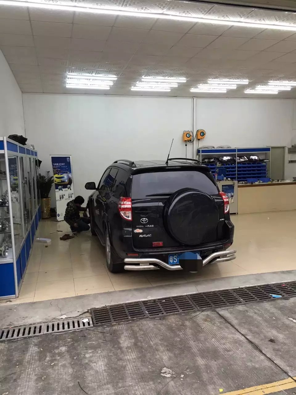 本田rv4燈光升級(jí)q5透鏡    深圳光速車改改燈