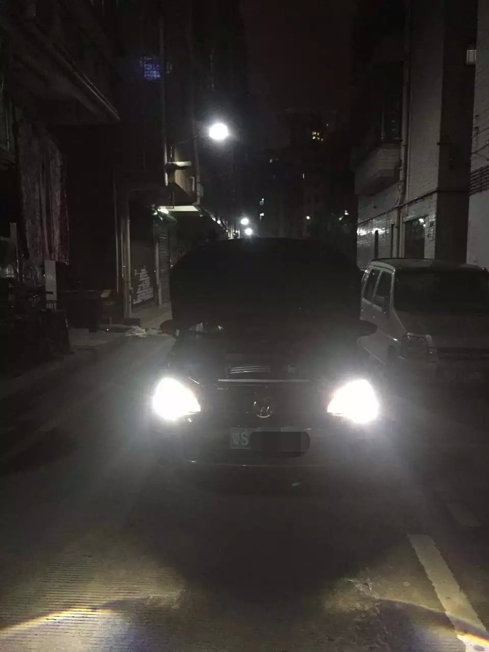 高爾夫7燈光升級(jí)q5透鏡    深圳光速車(chē)改改燈