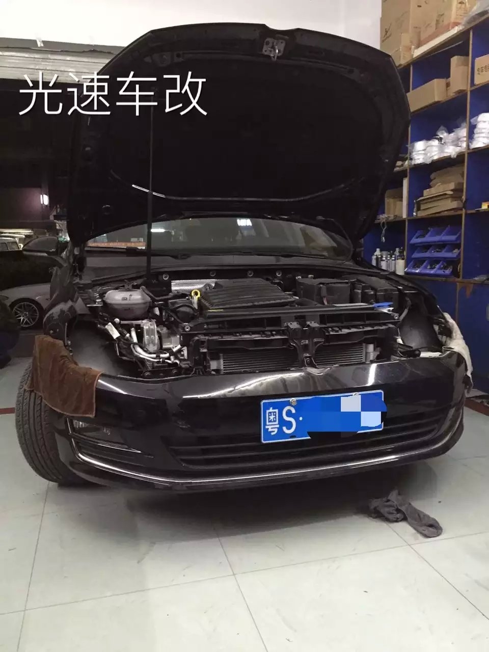 高爾夫7燈光升級(jí)q5透鏡    深圳光速車(chē)改改燈