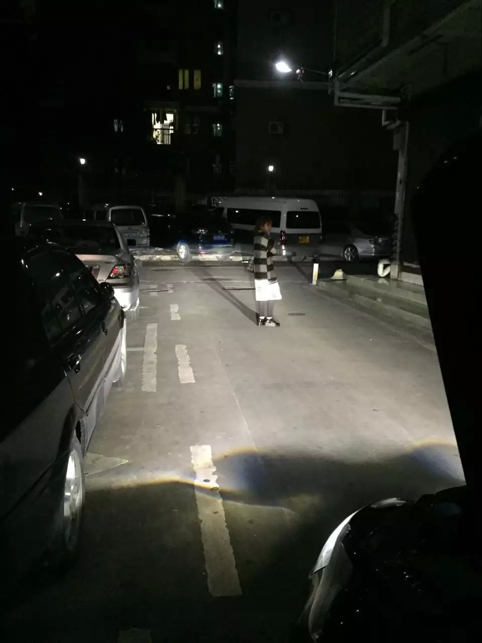 高爾夫7燈光升級(jí)q5透鏡    深圳光速車(chē)改改燈