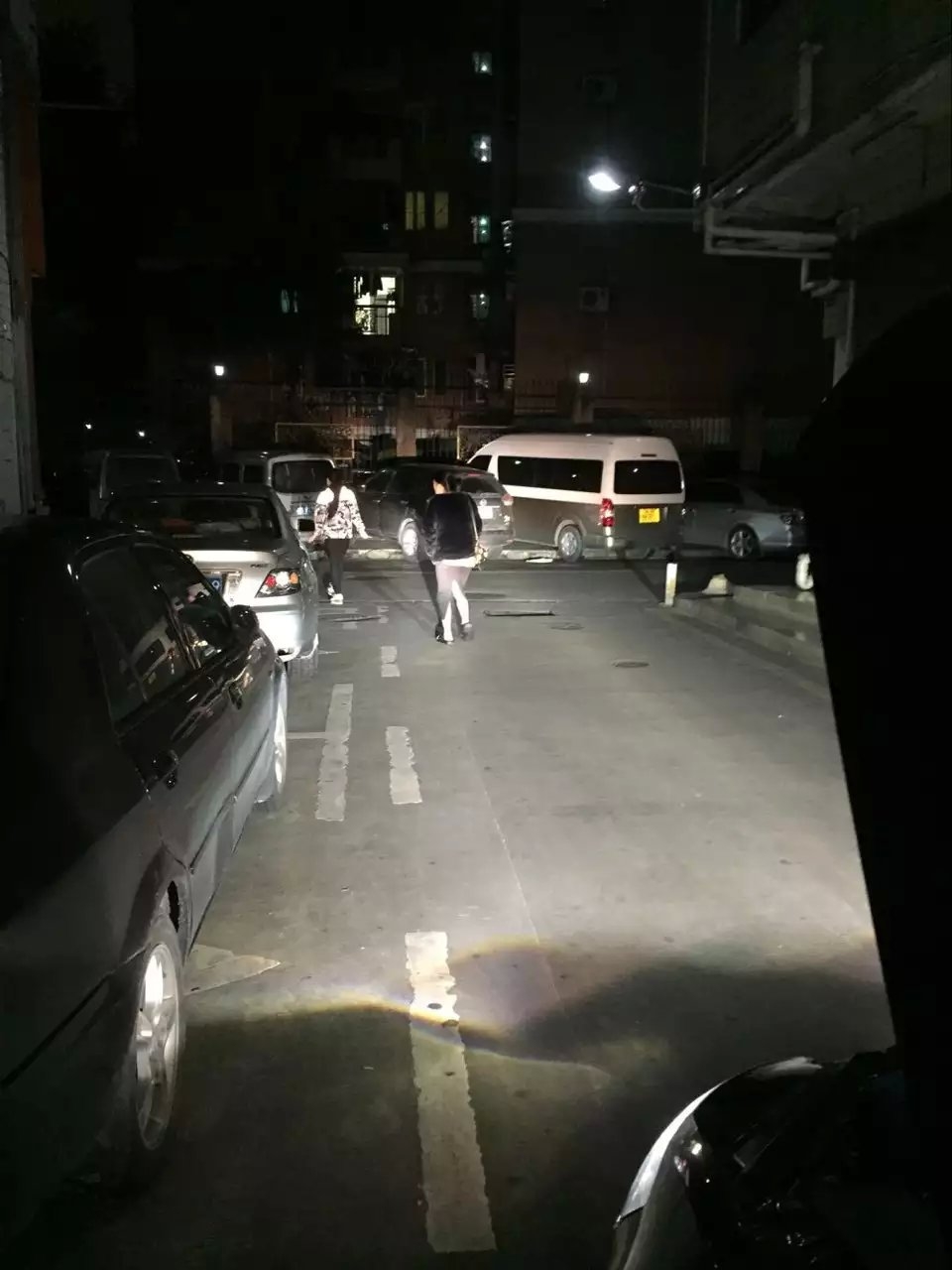 高爾夫7燈光升級(jí)q5透鏡    深圳光速車(chē)改改燈