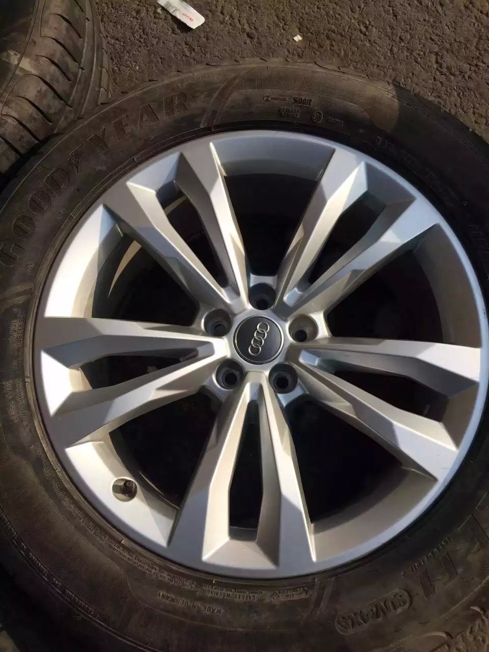 新款 Q7 原廠 19寸