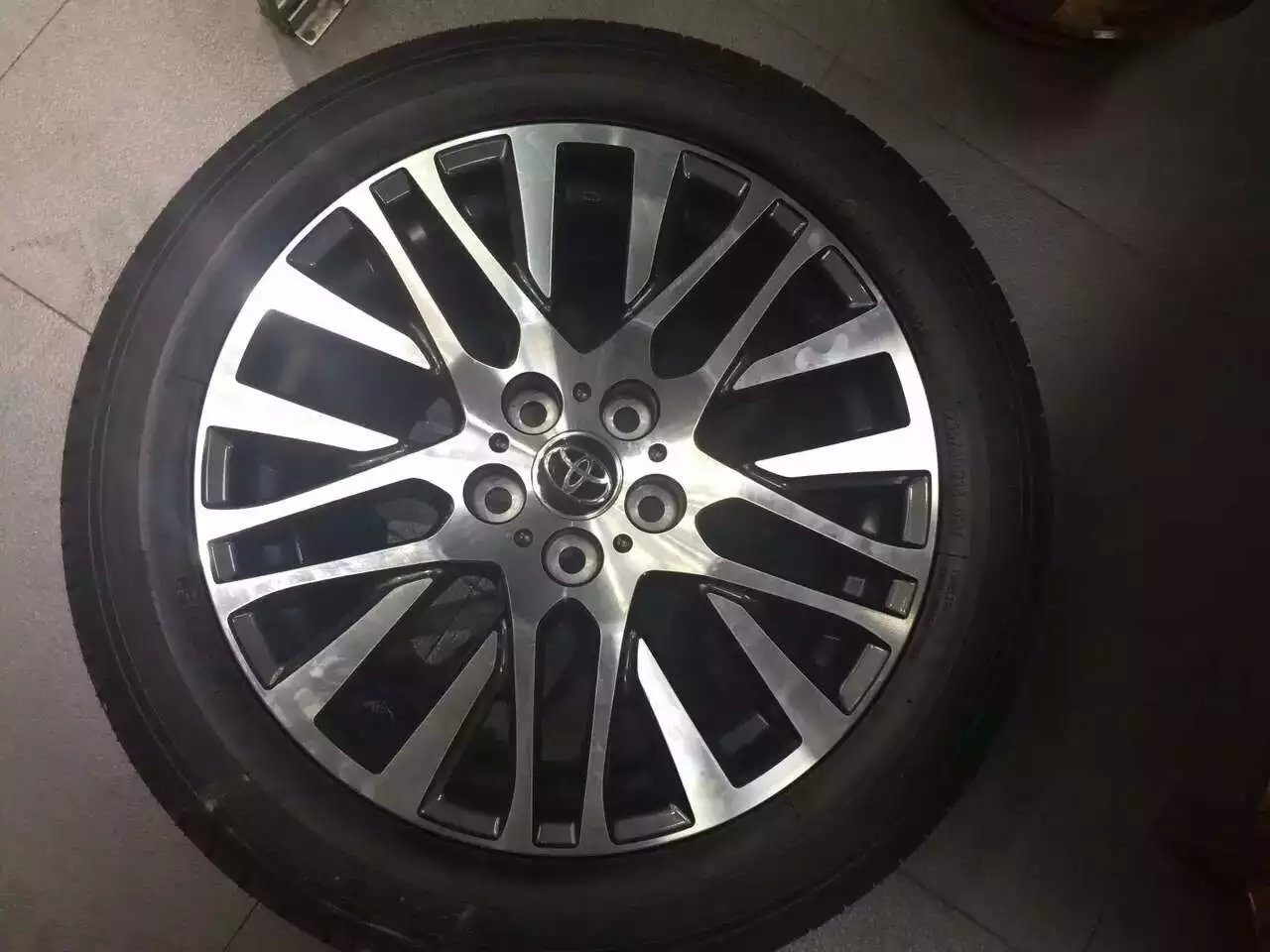 阿爾法 原裝 18寸 一套，現(xiàn)貨！