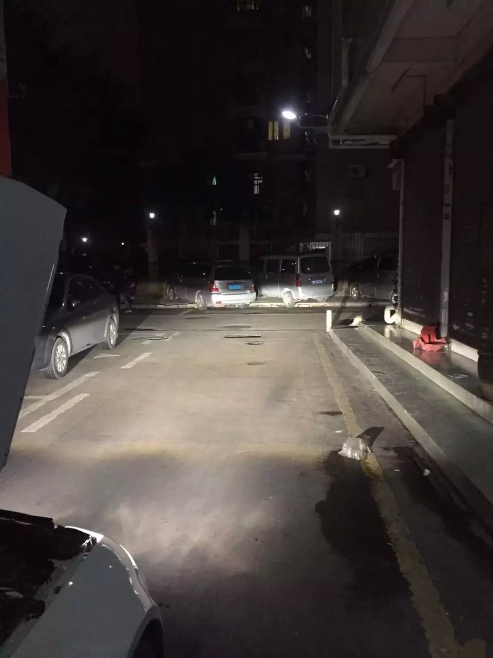 寶馬m3燈光升級德國海拉5雙光透鏡    深圳光速車改改燈