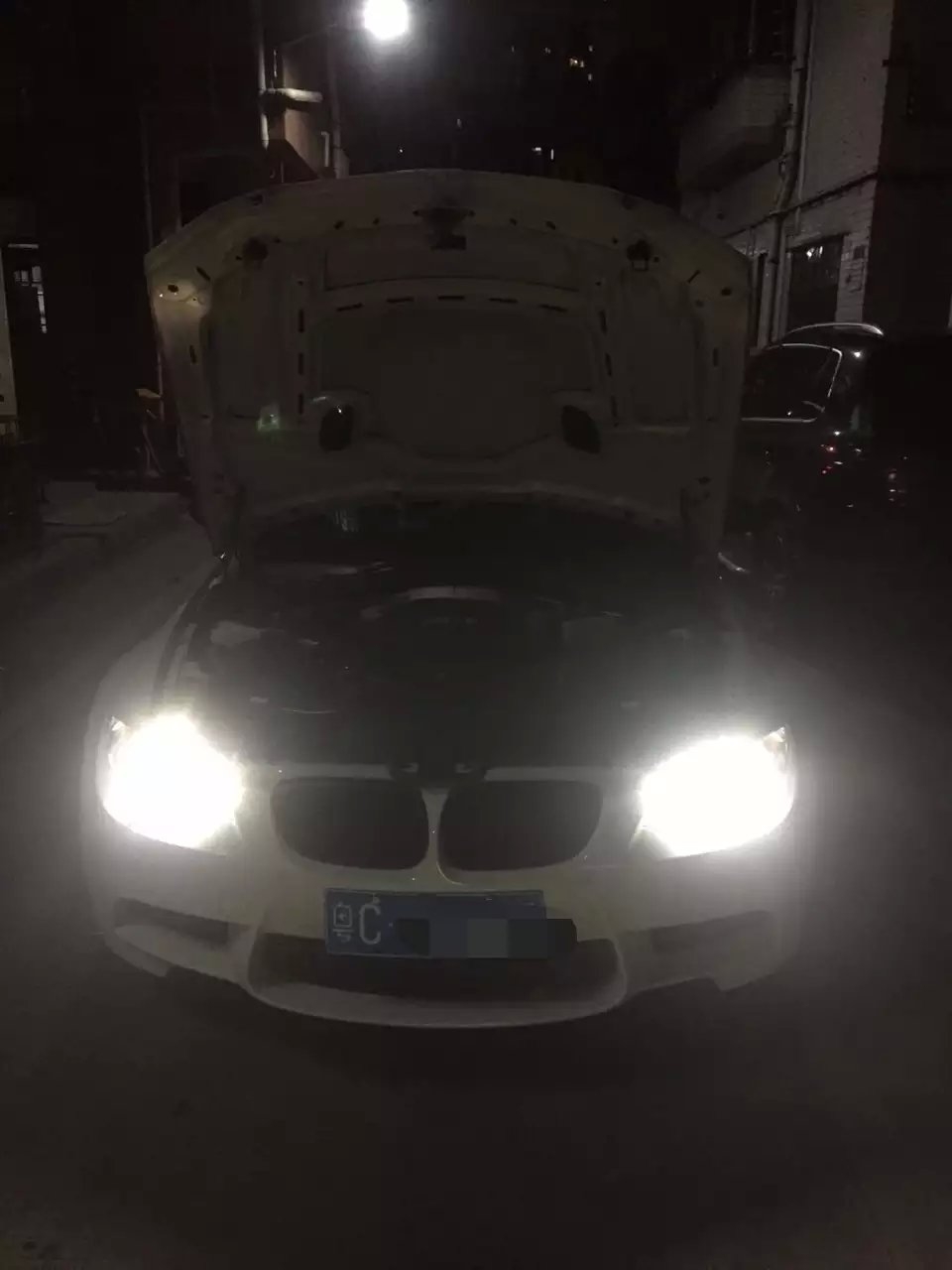 寶馬m3燈光升級德國海拉5雙光透鏡    深圳光速車改改燈