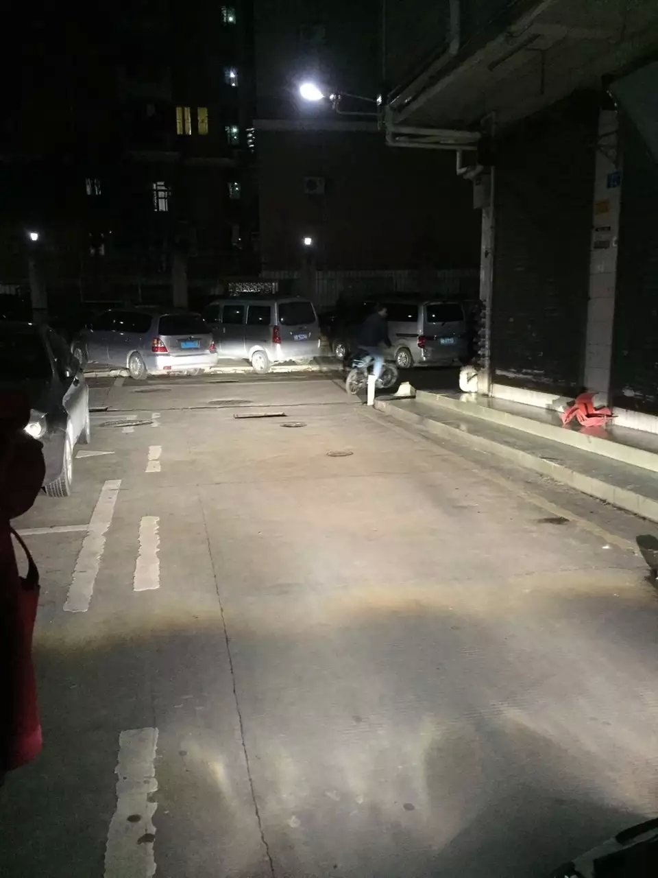 寶馬m3燈光升級德國海拉5雙光透鏡    深圳光速車改改燈