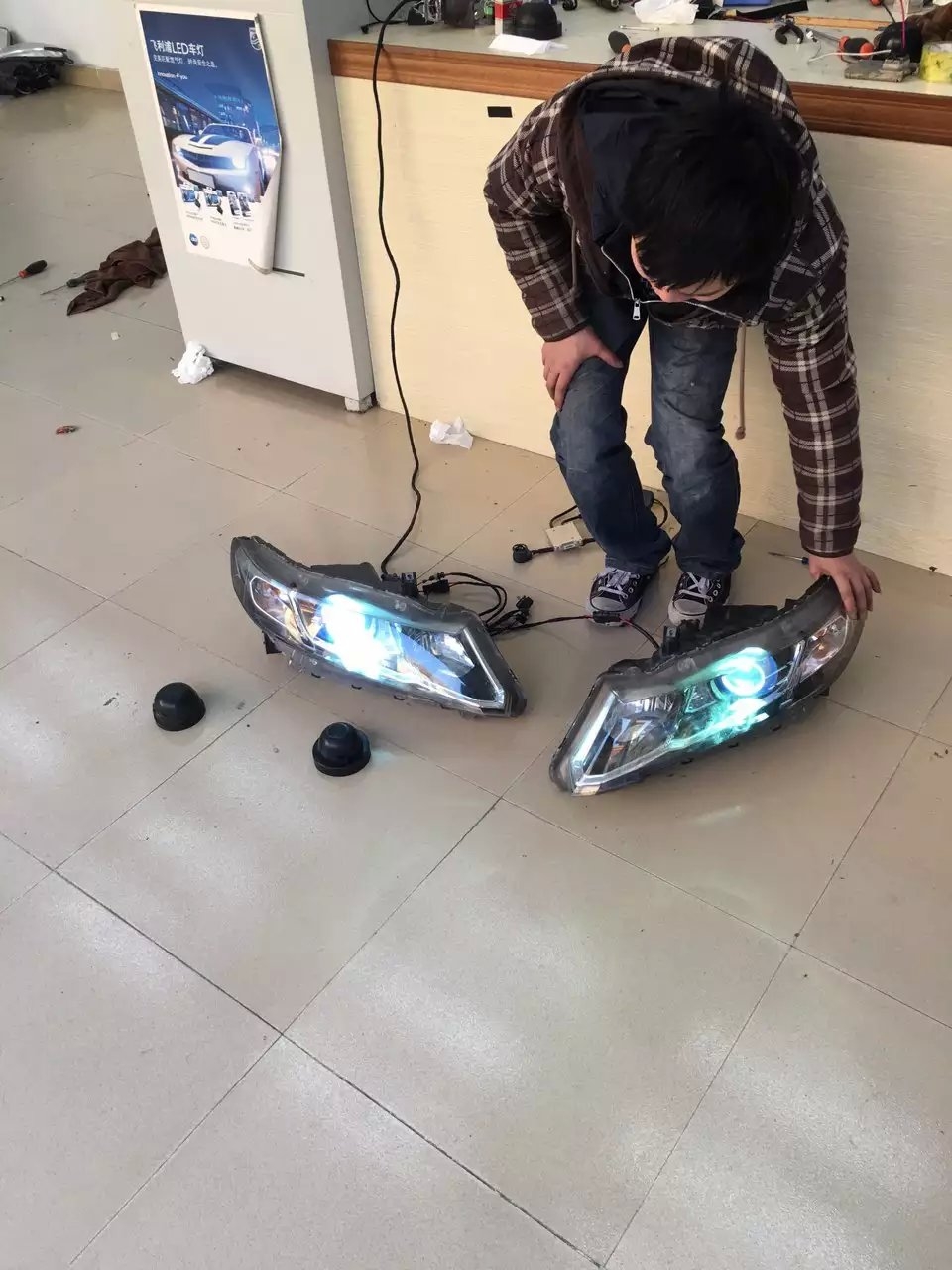 歐德賽車燈升級(jí)q5雙光透鏡     深圳光速車改改燈
