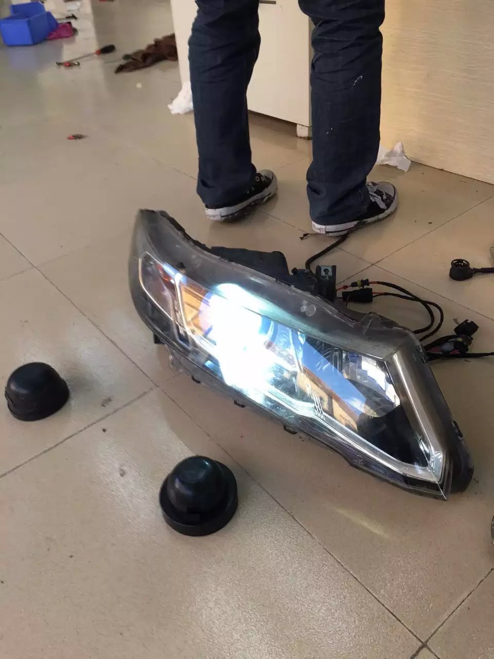 歐德賽車燈升級(jí)q5雙光透鏡     深圳光速車改改燈