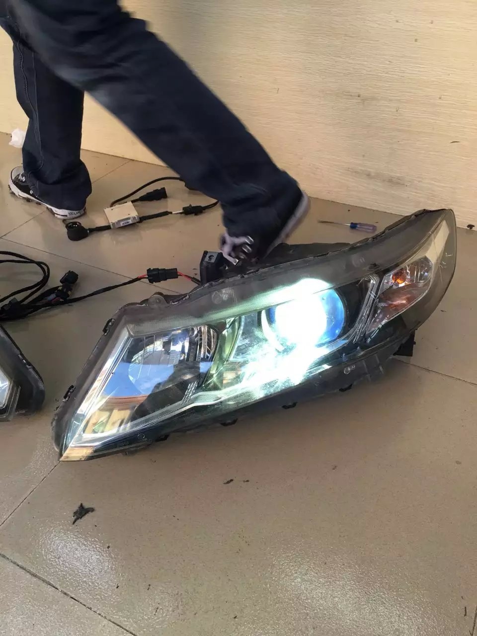 歐德賽車燈升級(jí)q5雙光透鏡     深圳光速車改改燈