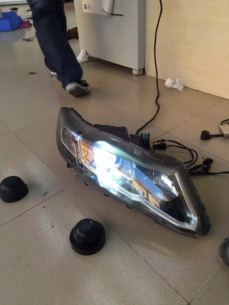 歐德賽車燈升級(jí)q5雙光透鏡     深圳光速車改改燈