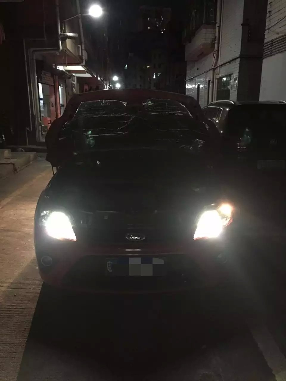 經(jīng)典福克斯車燈升級q5雙光透鏡   深圳光速車改改燈