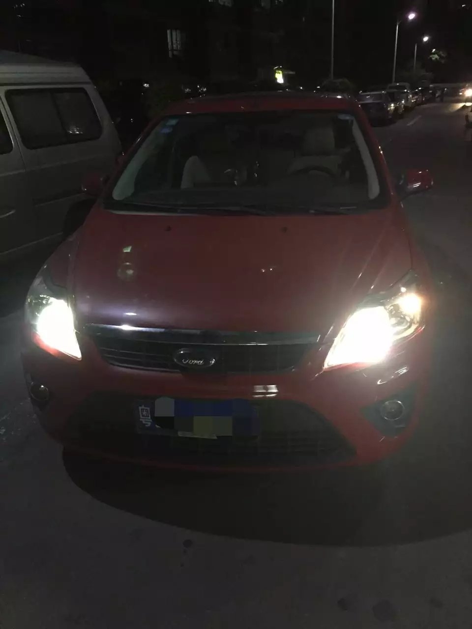 經(jīng)典福克斯車燈升級q5雙光透鏡   深圳光速車改改燈