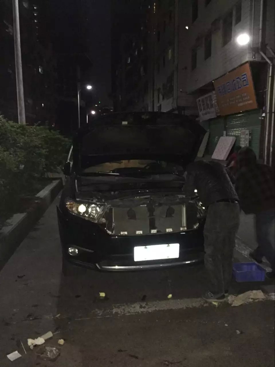 漢蘭達(dá)燈光升級(jí)德國(guó)海拉5雙光透鏡    深圳光速車改改燈