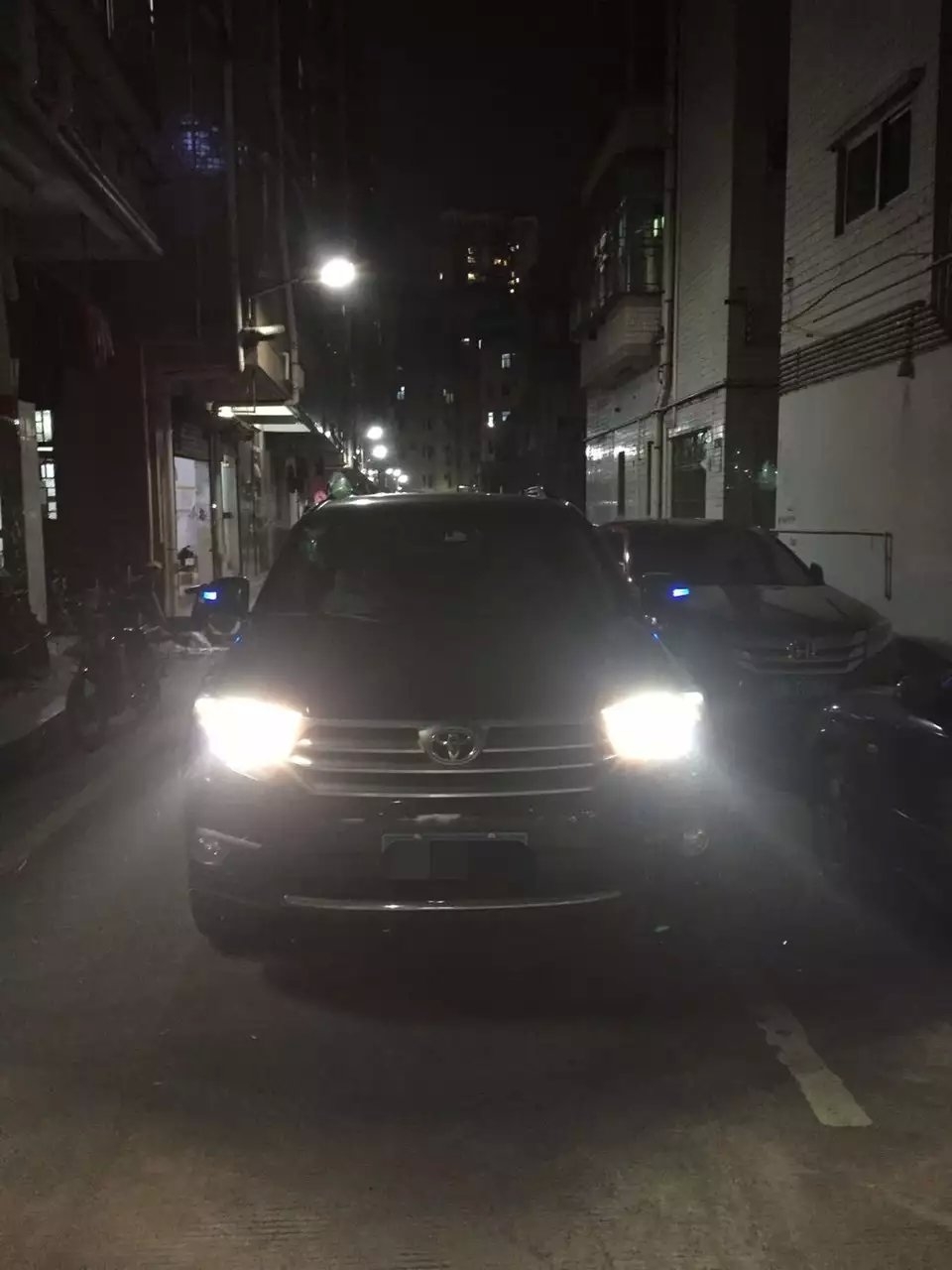 漢蘭達(dá)燈光升級(jí)德國(guó)海拉5雙光透鏡    深圳光速車改改燈