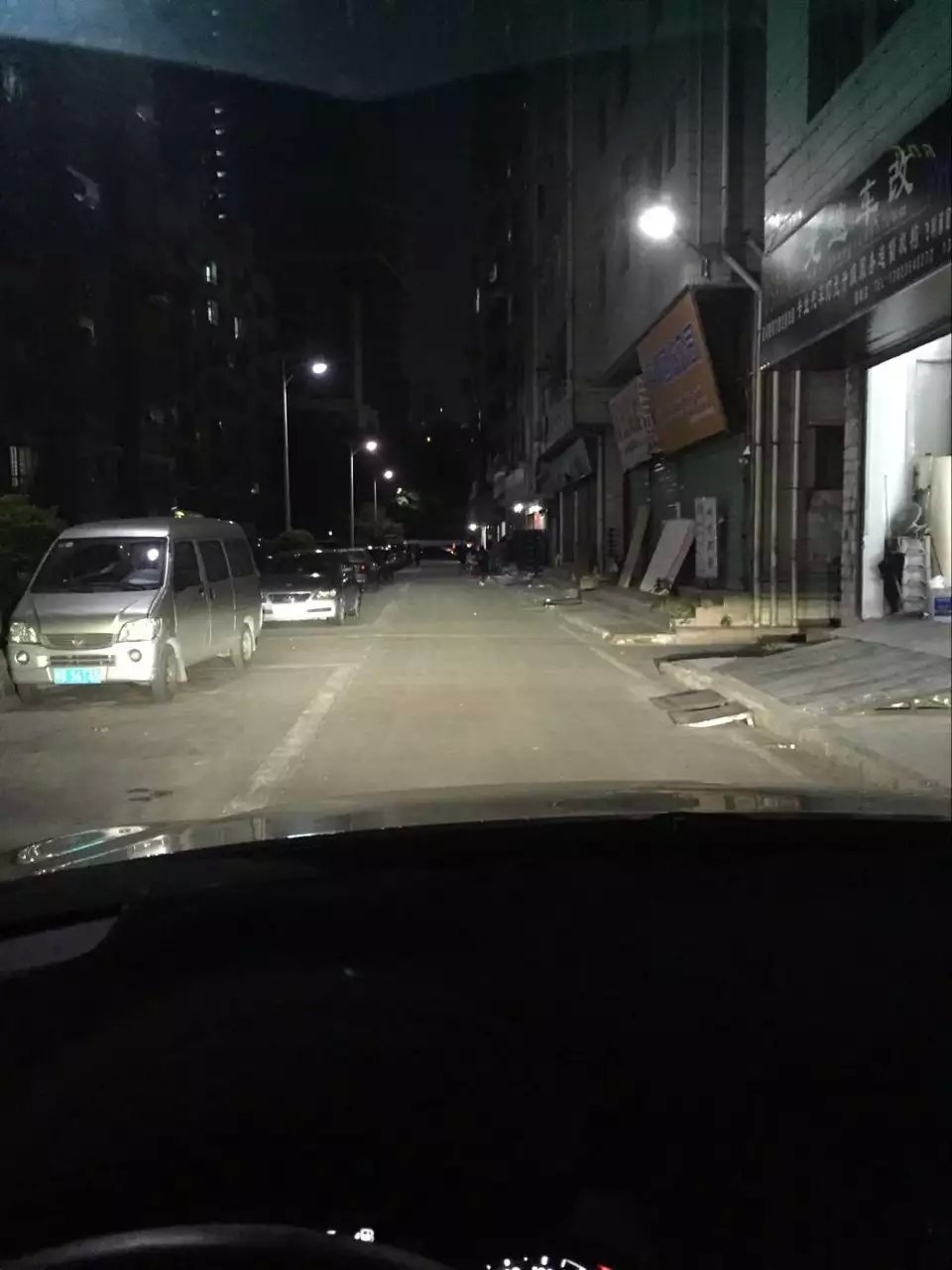 漢蘭達(dá)燈光升級(jí)德國(guó)海拉5雙光透鏡    深圳光速車改改燈