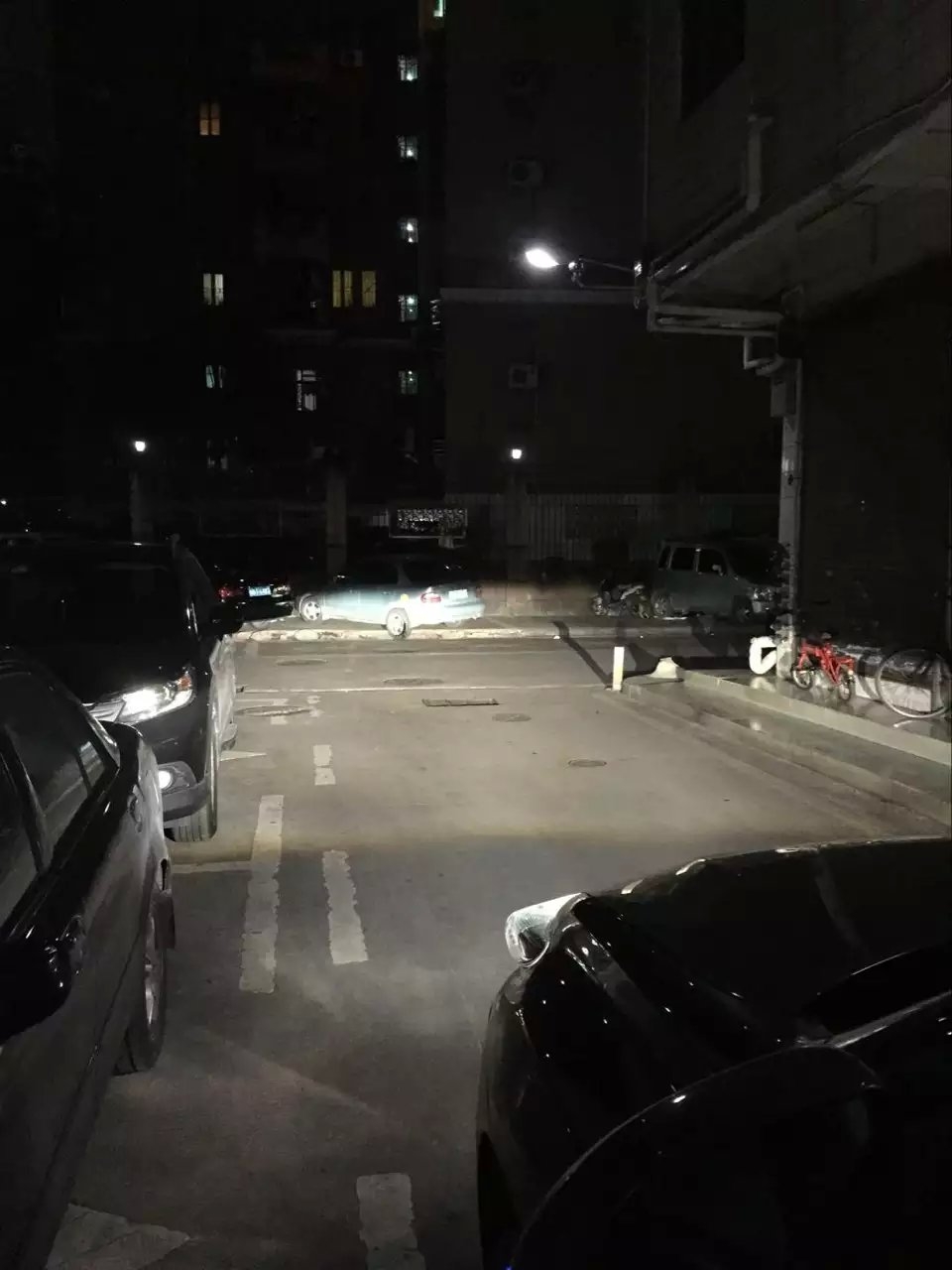 漢蘭達(dá)燈光升級(jí)德國(guó)海拉5雙光透鏡    深圳光速車改改燈