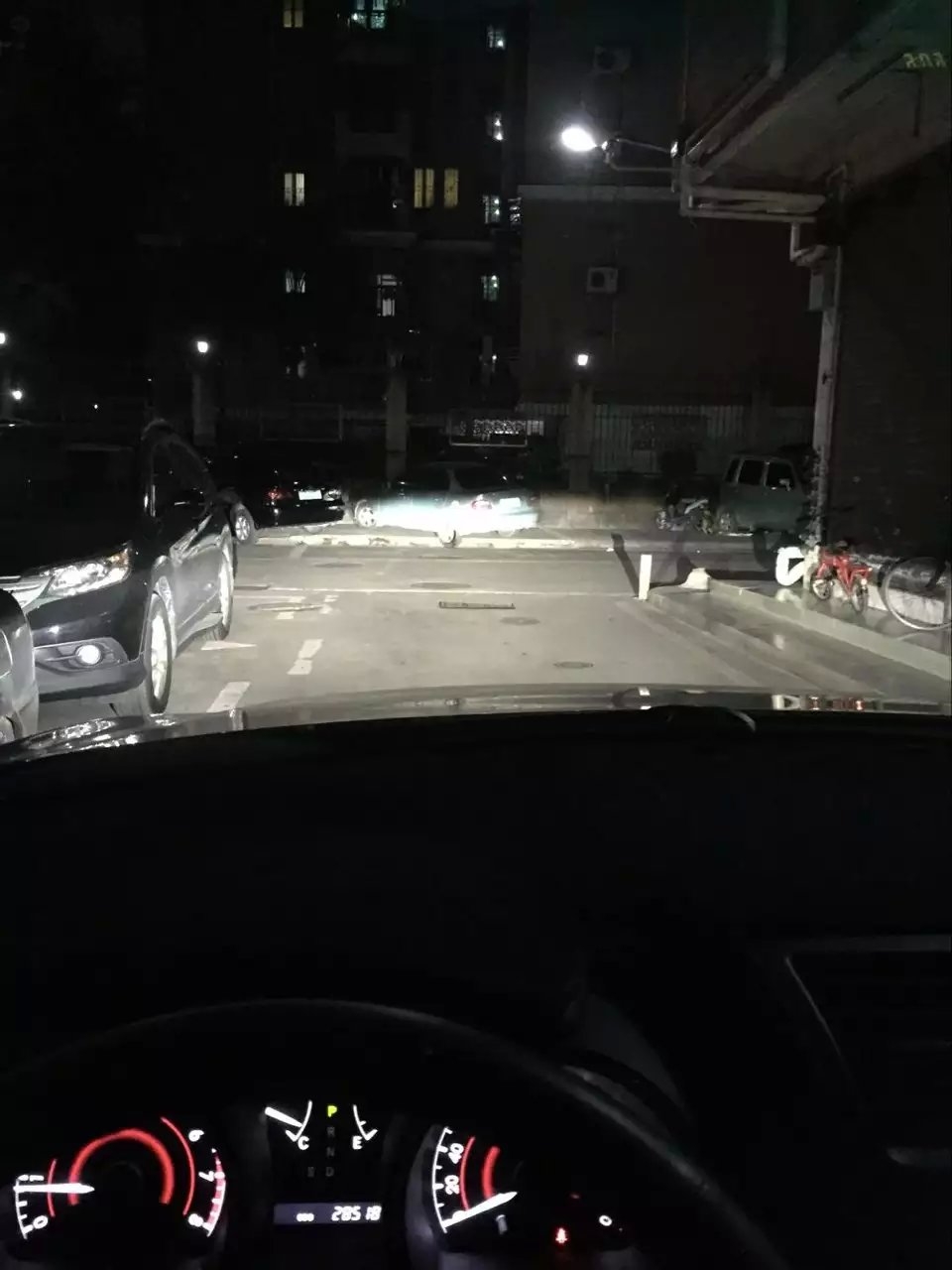 漢蘭達(dá)燈光升級(jí)德國(guó)海拉5雙光透鏡    深圳光速車改改燈