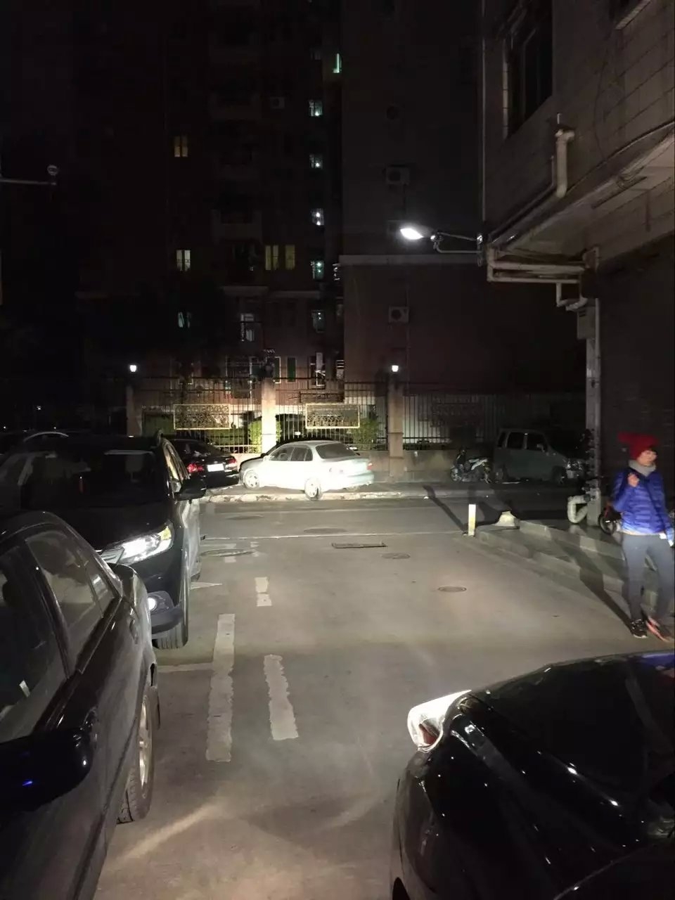 漢蘭達(dá)燈光升級(jí)德國(guó)海拉5雙光透鏡    深圳光速車改改燈