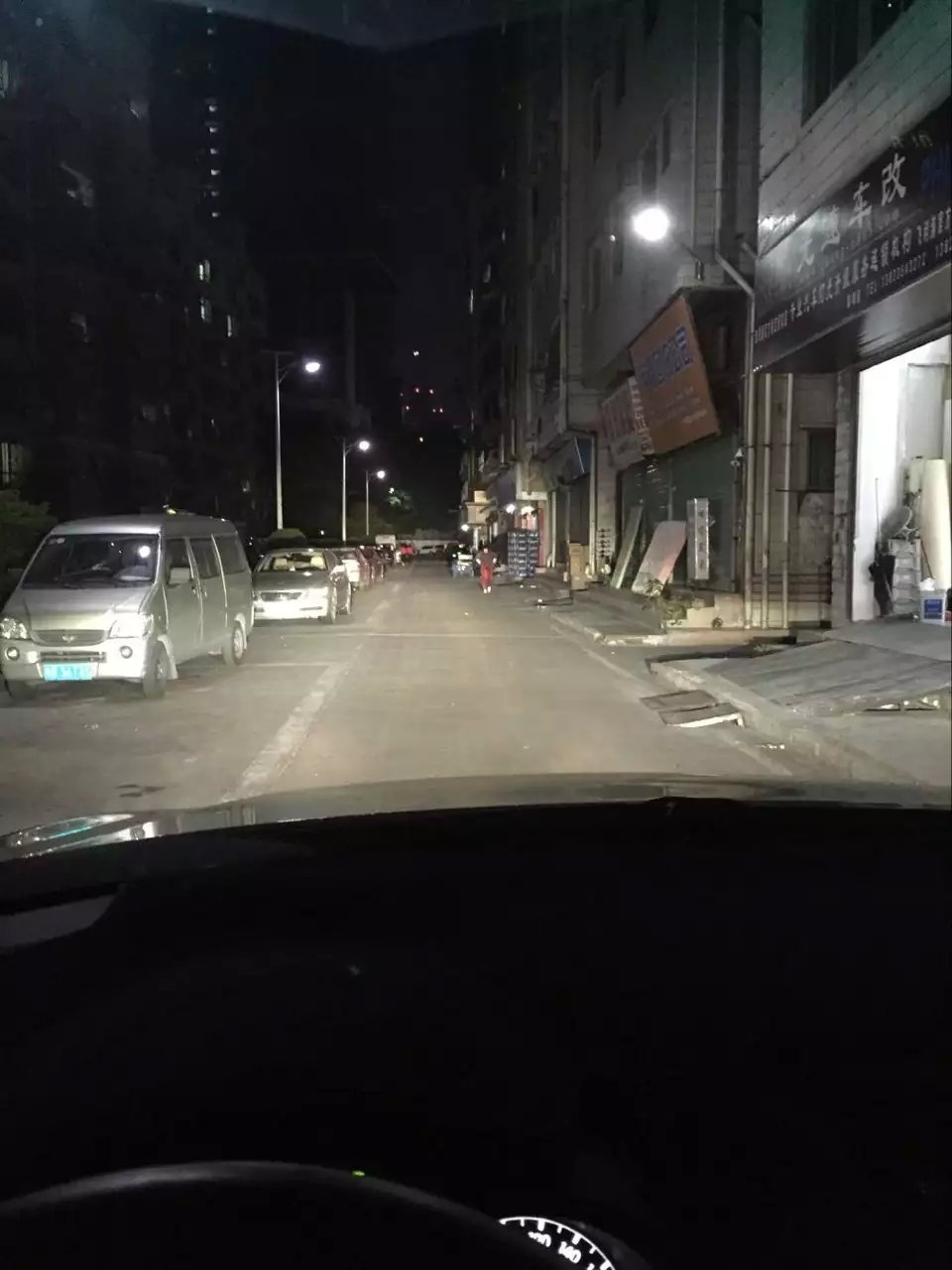 漢蘭達(dá)燈光升級(jí)德國(guó)海拉5雙光透鏡    深圳光速車改改燈