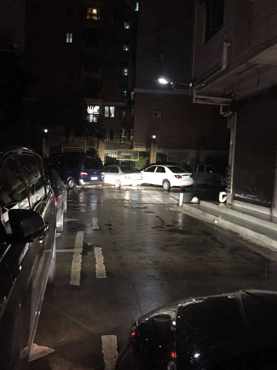 15款明銳燈光改德國(guó)海拉3雙光透鏡 深圳光速車改改燈