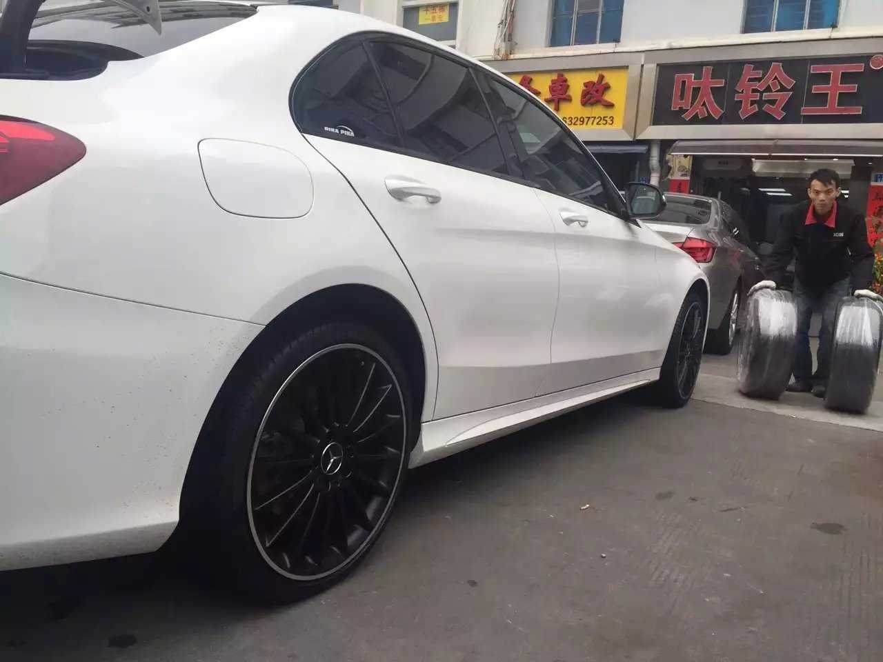 奔馳 ，裝原裝 19寸 ，效果不錯！