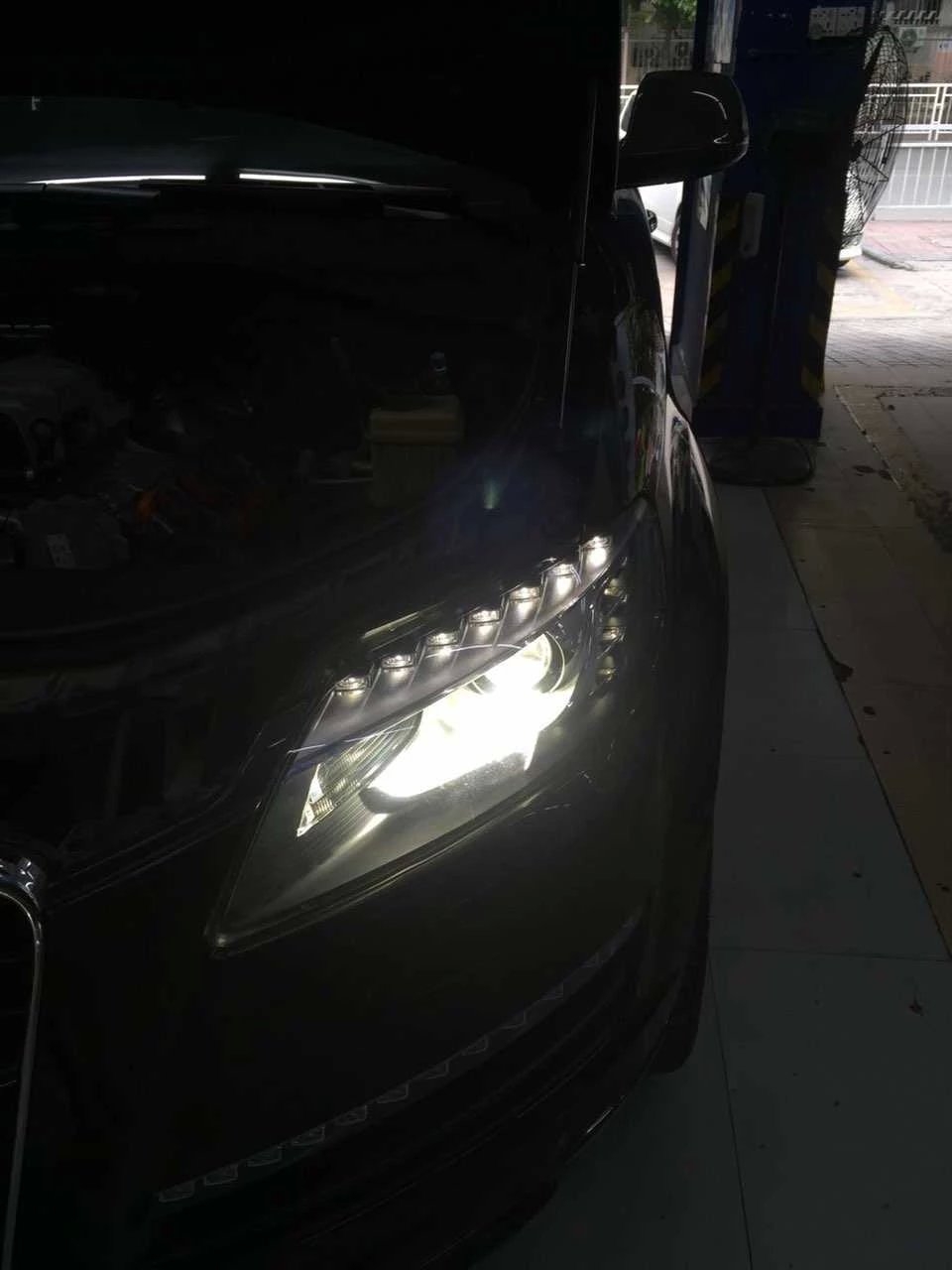 奧迪q7大燈升級q5雙光透鏡     深圳光速車改改燈
