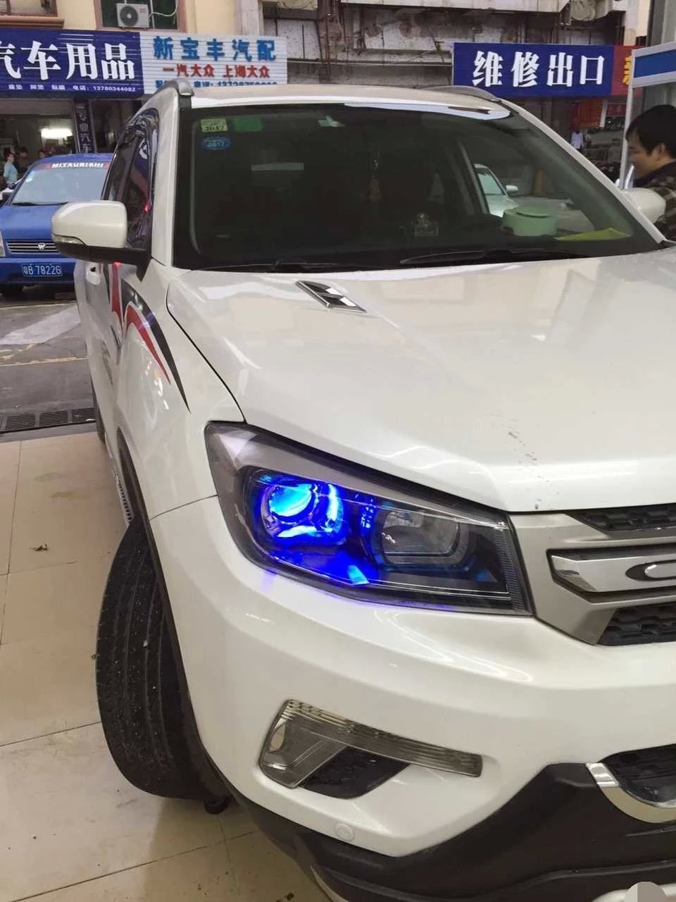 長安燈光升級(jí)q5雙光透鏡    深圳光速車改改燈