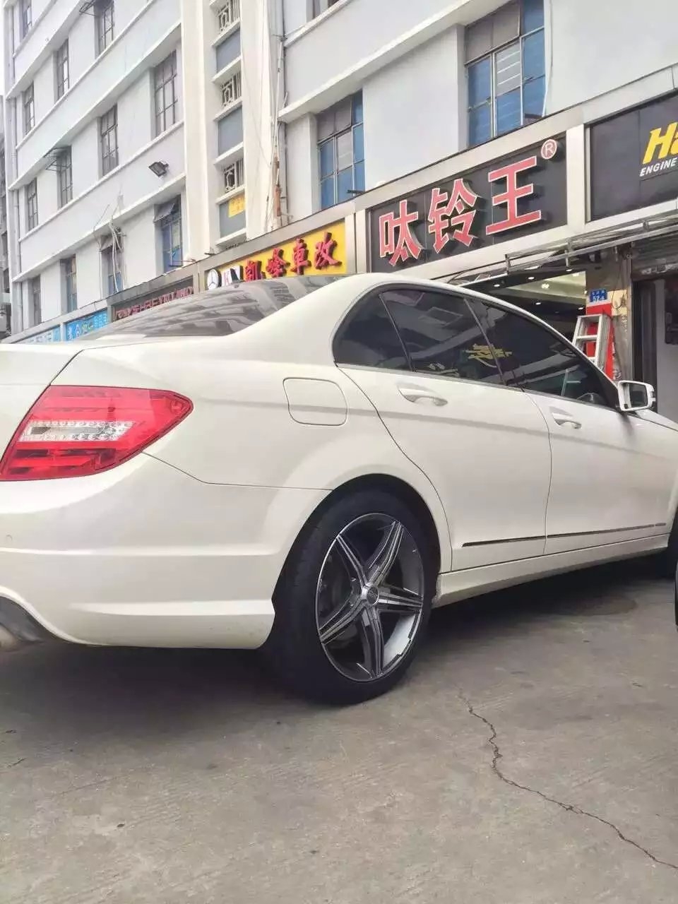 奔馳，裝 OZ 18寸， 完工！ 效果不錯！