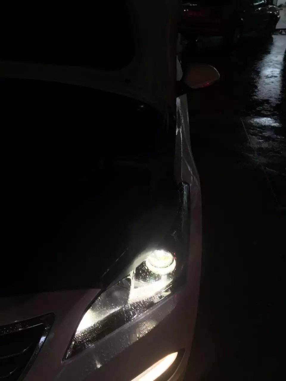 名圖車燈升級(jí)海拉3雙光透鏡     深圳光速車改改燈