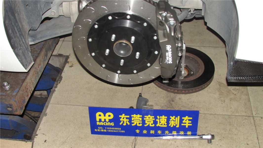 英菲尼迪Q50前輪剎車升級改裝