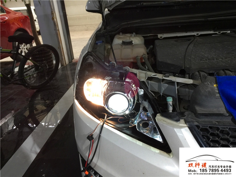 南寧雙行道車燈升級-《限量版福克斯》升級巖崎海拉5