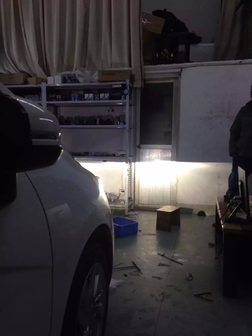 新飛度汽車大燈加裝q5雙光透鏡    深圳光速車改改燈