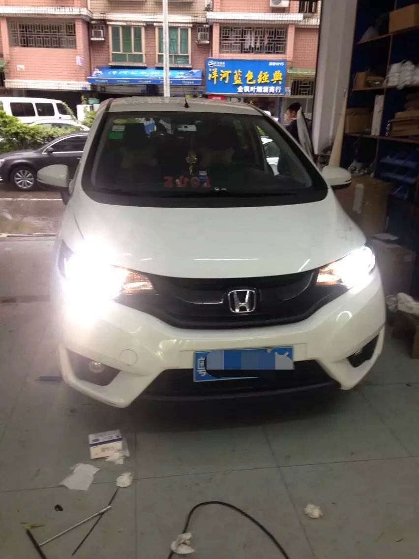 新飛度汽車大燈加裝q5雙光透鏡    深圳光速車改改燈