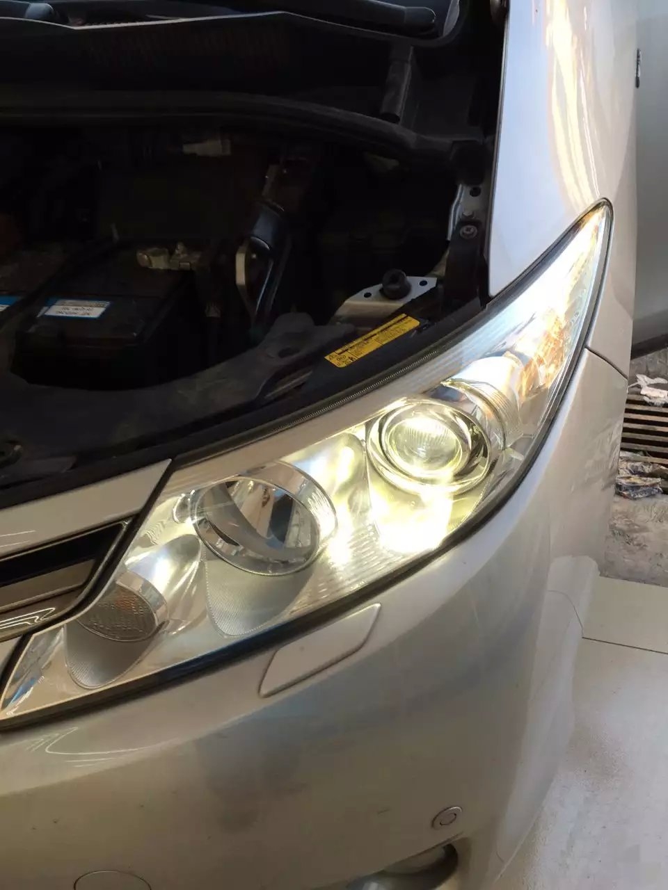 大霸王燈光升級(jí)Q5雙光透鏡    深圳光速車(chē)改改燈