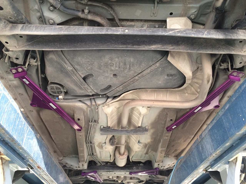 【車鎮(zhèn)改裝】福特嘉年華加裝車身加強件