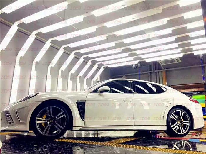MANSORY改裝保時(shí)捷panamera 4（前后包圍、左右側(cè)裙、碳纖維機(jī)蓋和尾翼、輪眉、LED燈、排氣尾嘴）將panamera裝點(diǎn)的更加厚實(shí)