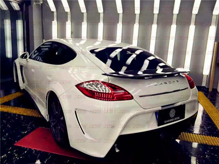 MANSORY改裝保時(shí)捷panamera 4（前后包圍、左右側(cè)裙、碳纖維機(jī)蓋和尾翼、輪眉、LED燈、排氣尾嘴）將panamera裝點(diǎn)的更加厚實(shí)