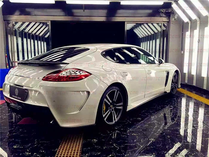 MANSORY改裝保時(shí)捷panamera 4（前后包圍、左右側(cè)裙、碳纖維機(jī)蓋和尾翼、輪眉、LED燈、排氣尾嘴）將panamera裝點(diǎn)的更加厚實(shí)