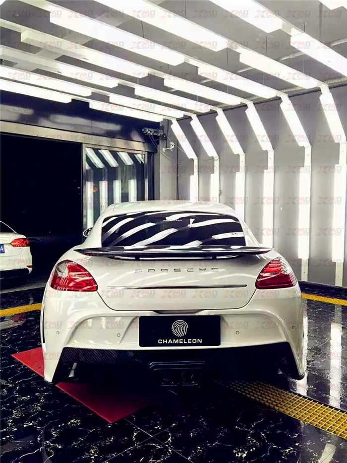 MANSORY改裝保時(shí)捷panamera 4（前后包圍、左右側(cè)裙、碳纖維機(jī)蓋和尾翼、輪眉、LED燈、排氣尾嘴）將panamera裝點(diǎn)的更加厚實(shí)
