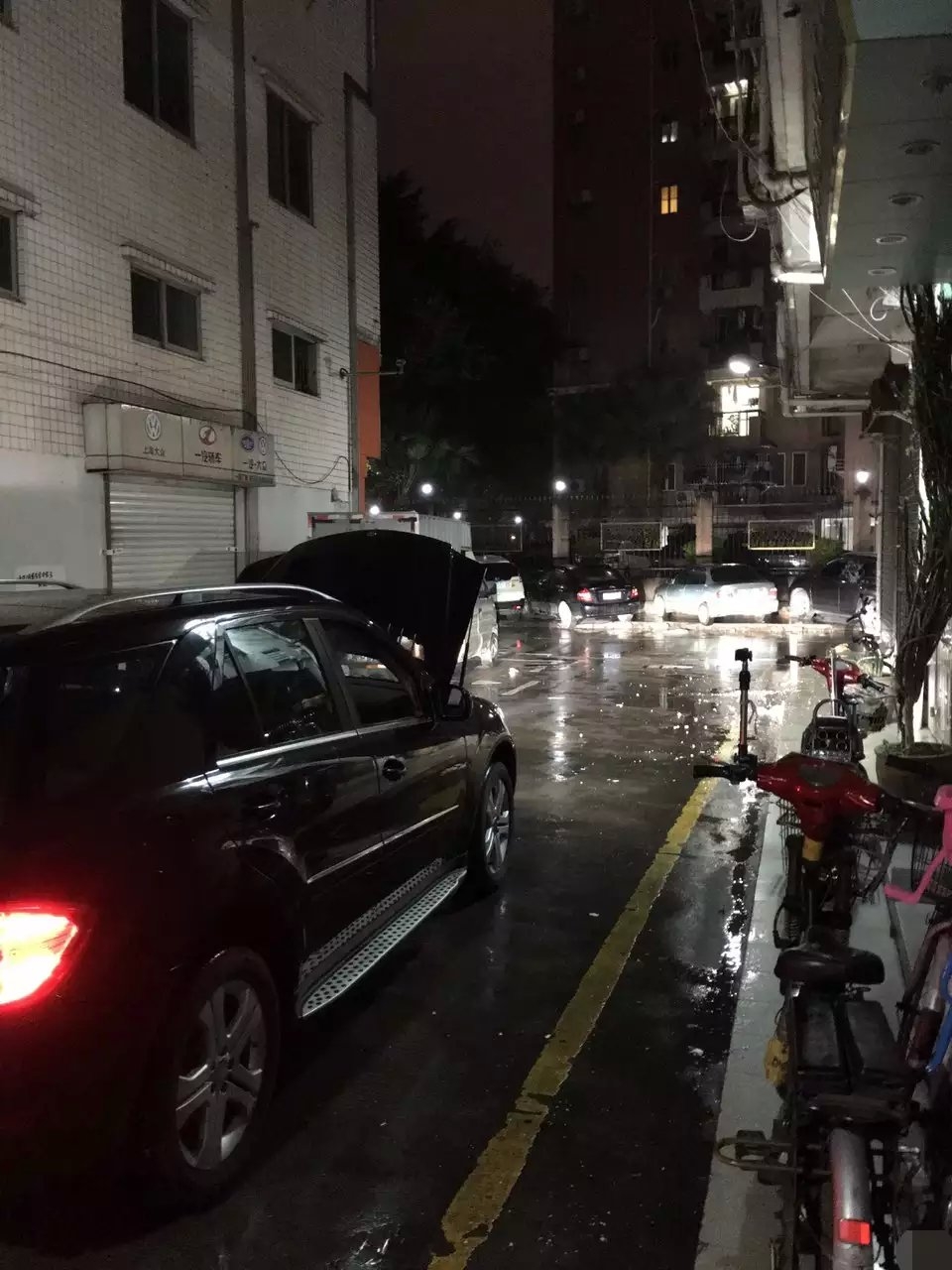 奔馳ml500燈光升級(jí)德國(guó)海拉5透鏡    深圳光速車改改燈