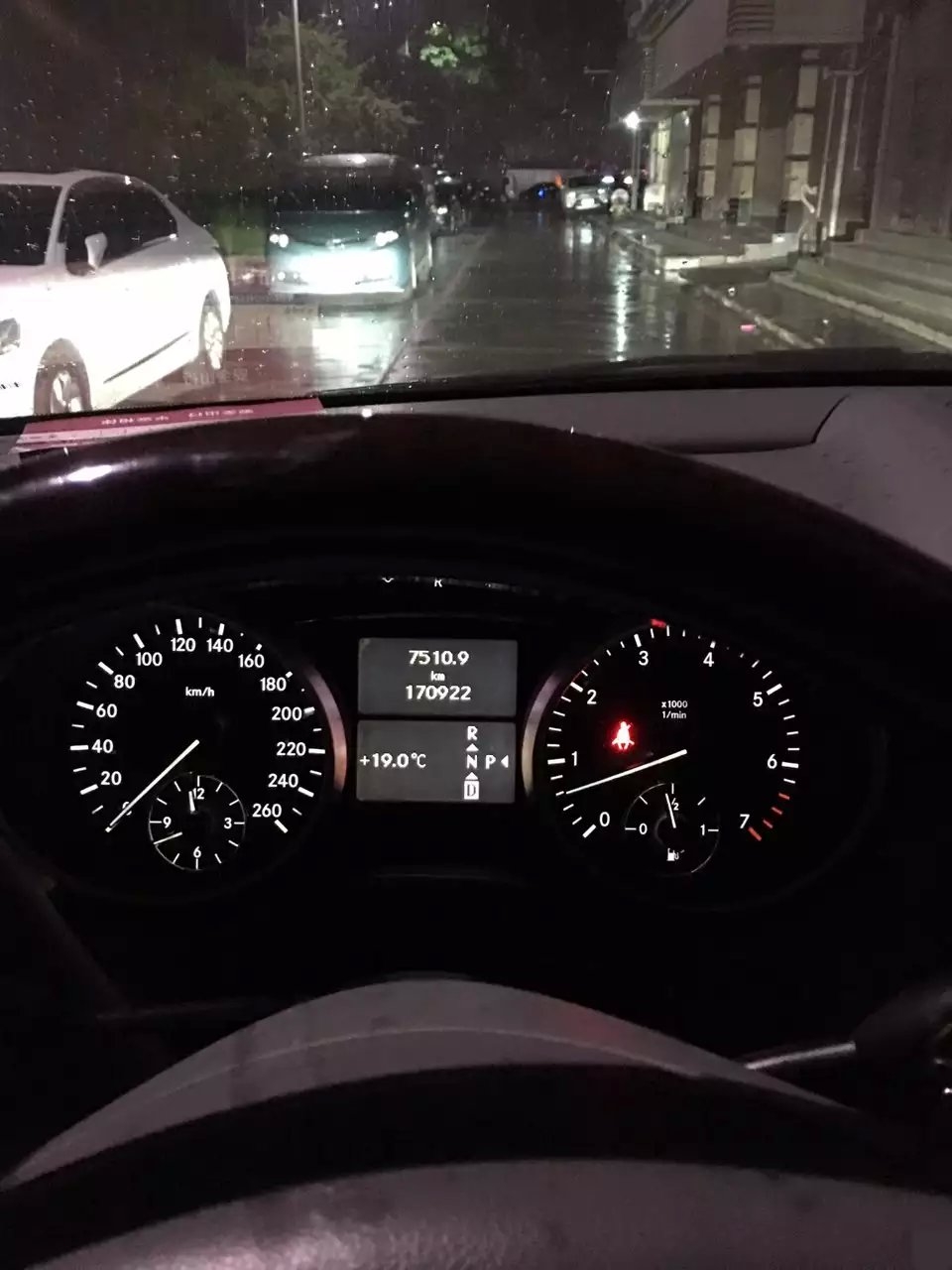 奔馳ml500燈光升級(jí)德國(guó)海拉5透鏡    深圳光速車改改燈