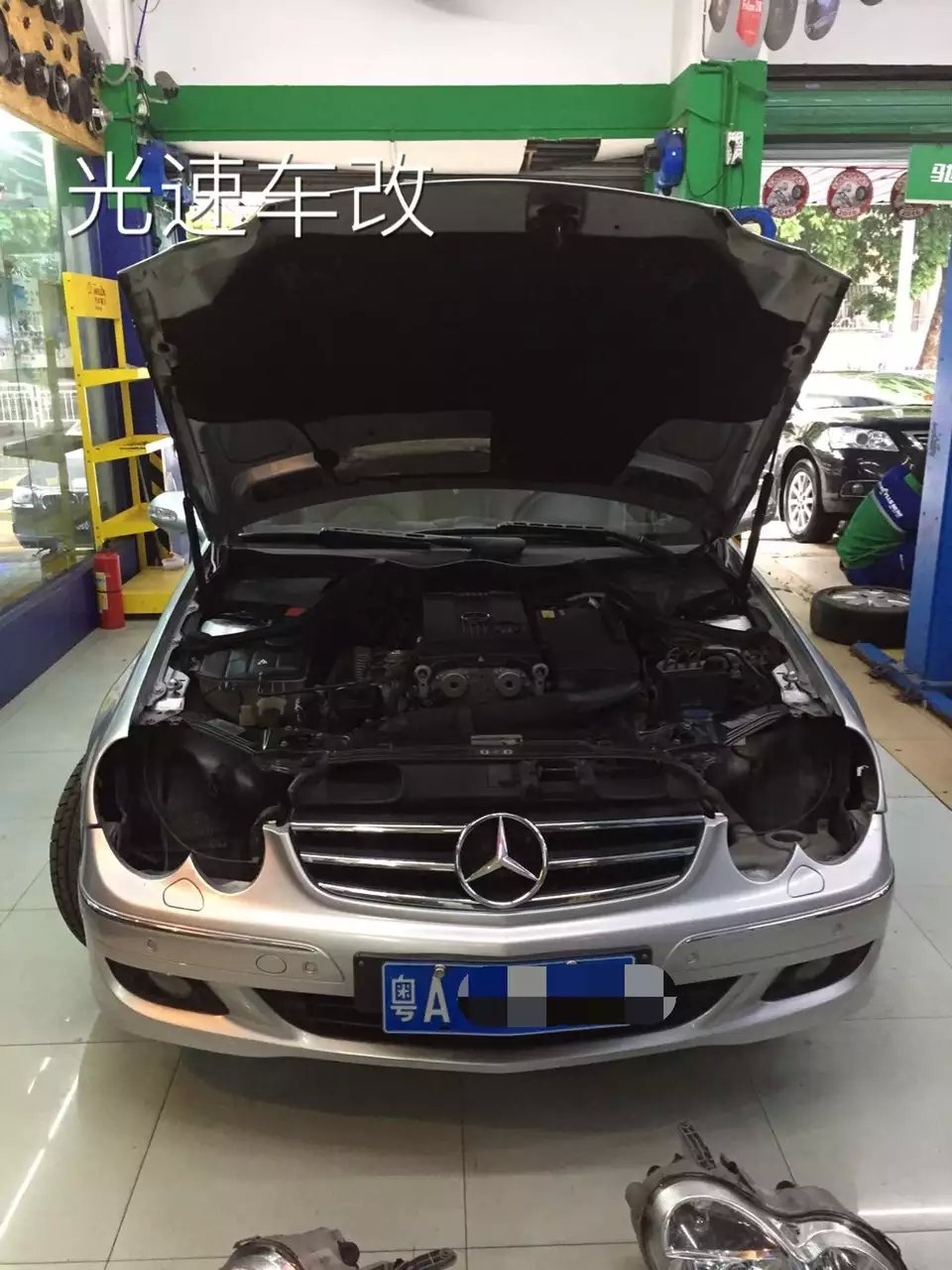 奔馳老c燈光升級(jí)Q5雙光透鏡    深圳光速車(chē)改改燈