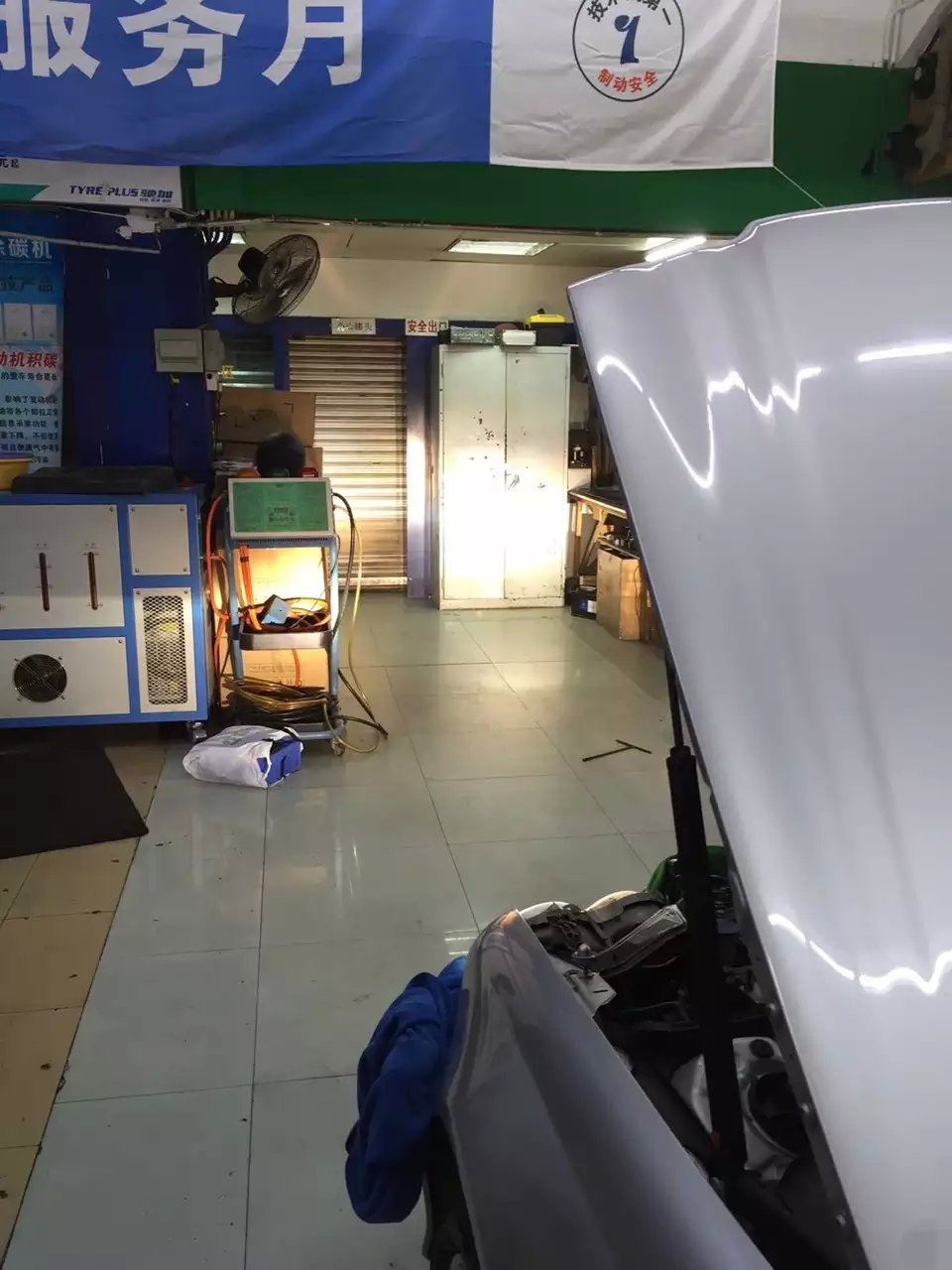 奔馳老c燈光升級(jí)Q5雙光透鏡    深圳光速車(chē)改改燈