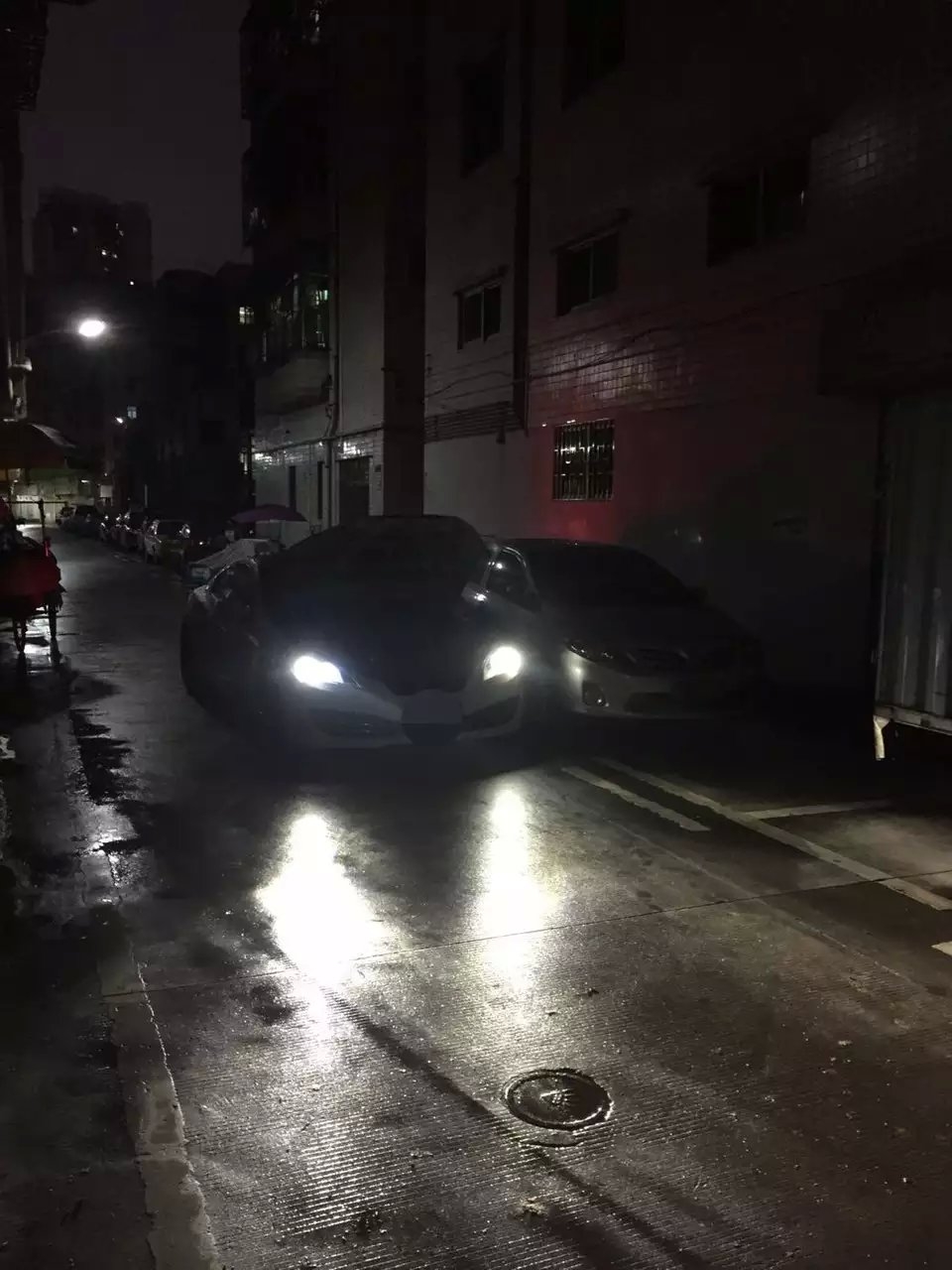 現(xiàn)代勞恩斯燈光升級(jí)Q5雙光透鏡    深圳光速車改改燈