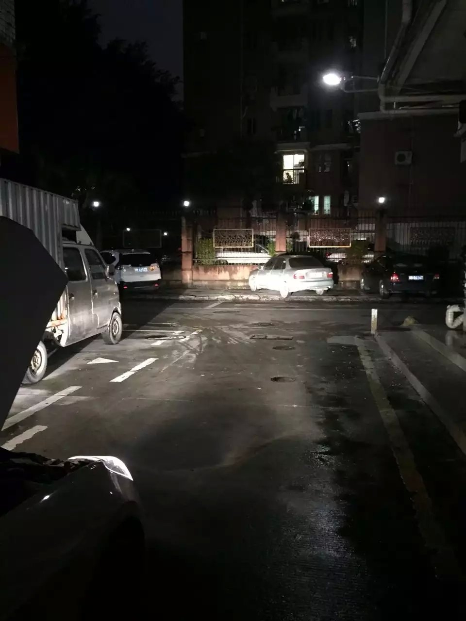 現(xiàn)代勞恩斯燈光升級(jí)Q5雙光透鏡    深圳光速車改改燈
