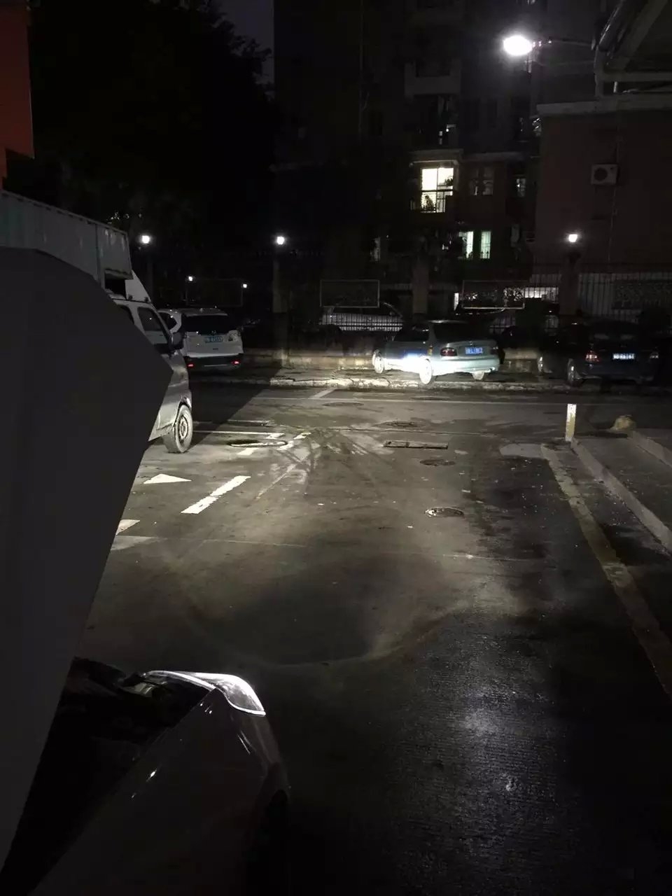 現(xiàn)代勞恩斯燈光升級(jí)Q5雙光透鏡    深圳光速車改改燈