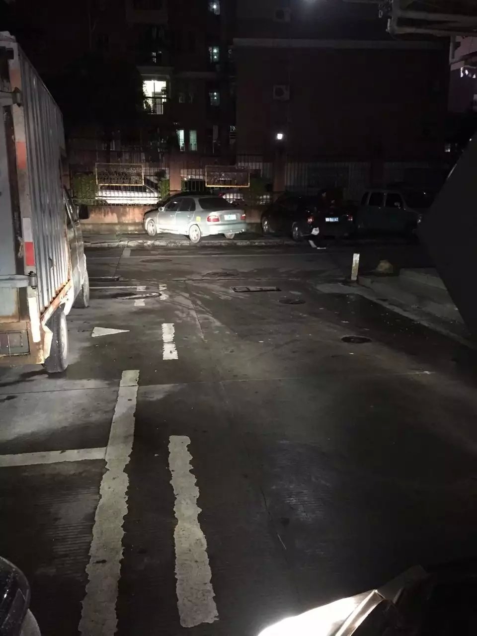 現(xiàn)代勞恩斯燈光升級(jí)Q5雙光透鏡    深圳光速車改改燈