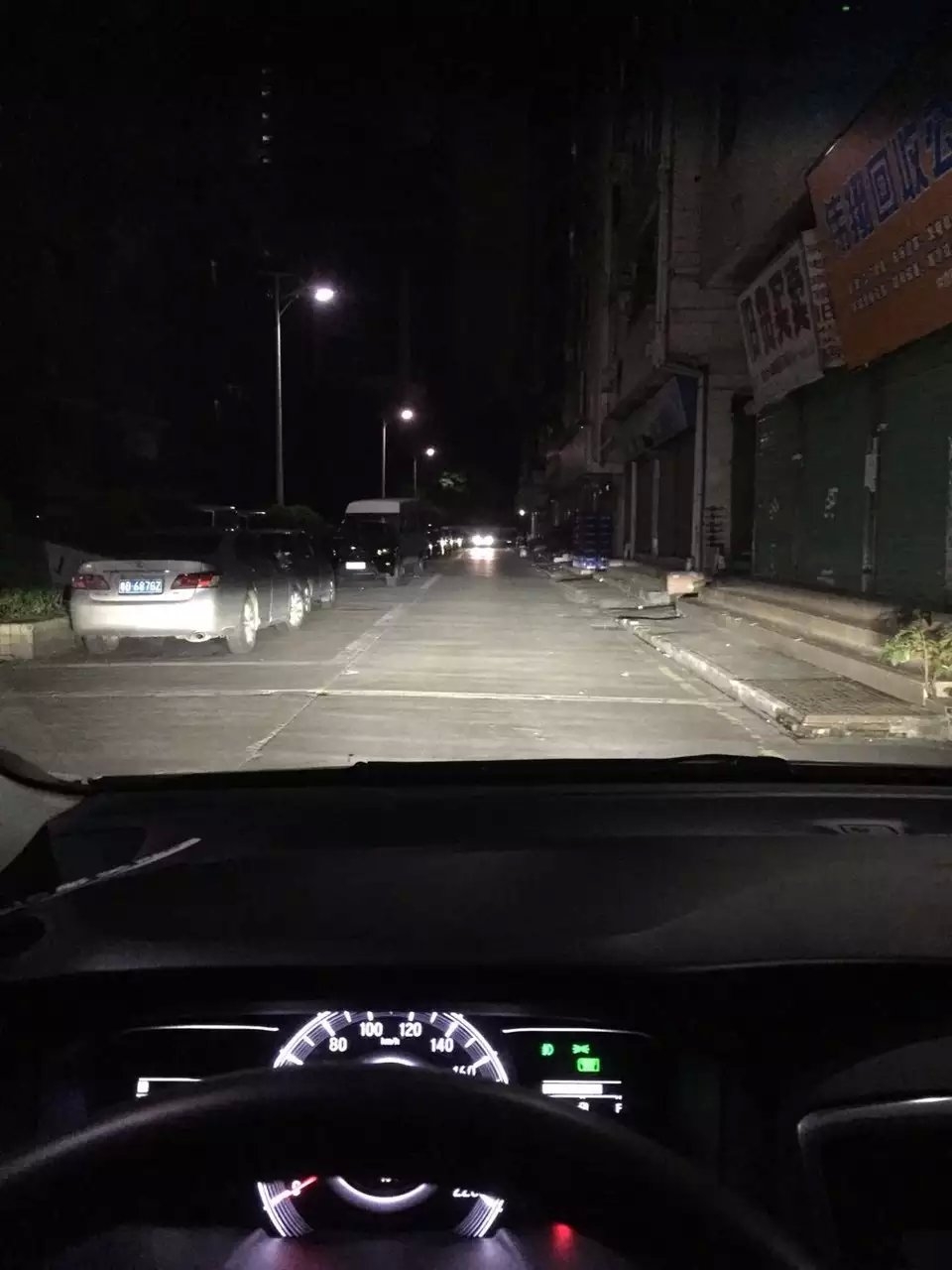 新歐德賽改裝德國(guó)海拉5雙光透鏡    深圳光速車改改燈